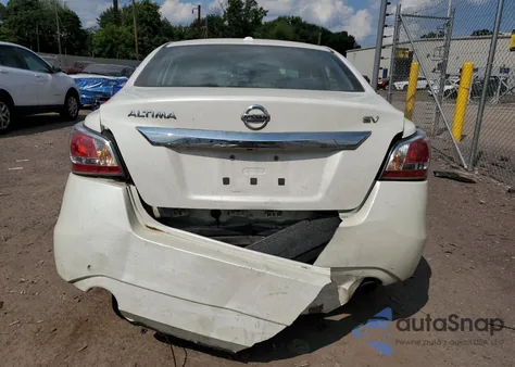 2015 Nissan Altima 2.5 z USA, uszkodzony, nr VIN 1N4AL3AP4FC225589